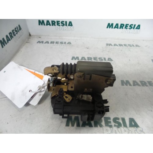 Renault - Megane Scenic - Front door lock mechanism 4-door, right