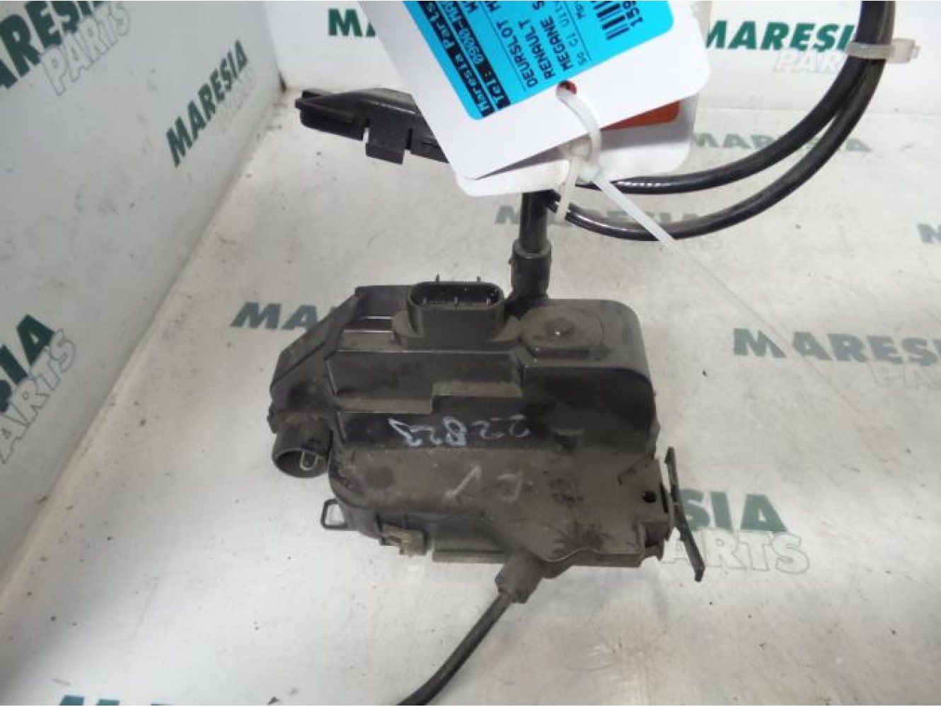 Renault - Megane Scenic - Front door lock mechanism 4-door, right