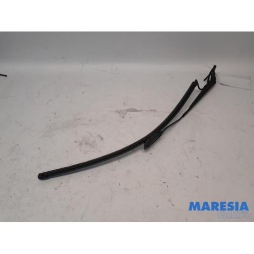 Citroen - C4 Cactus - Front wiper arm