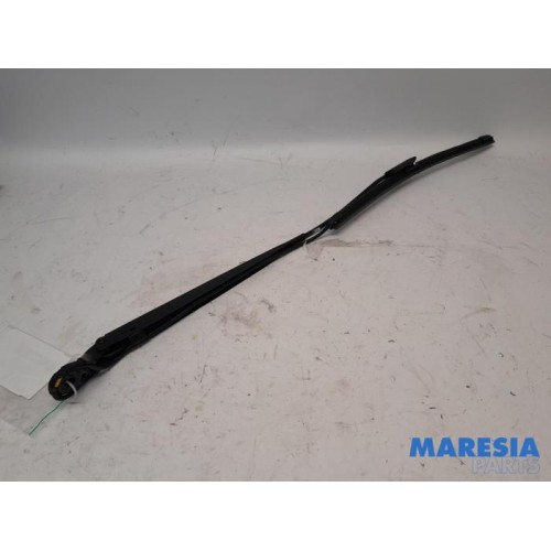 Citroen - C4 Cactus - Front wiper arm