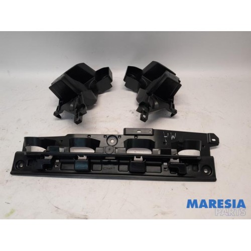 Citroen - C4 Cactus - Rear bumper bracket central