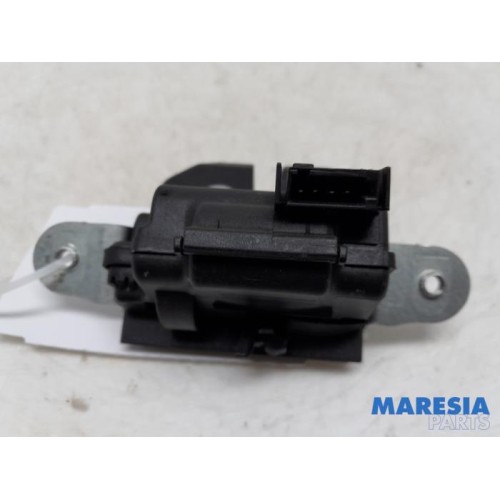 Fiat - Panda - Tailgate lock mechanism