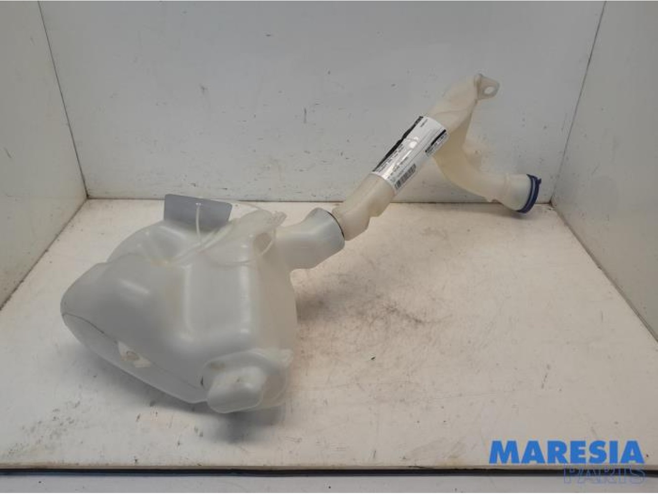 Peugeot - 208 - Front windscreen washer reservoir