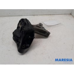 Peugeot - 208 - Engine mount