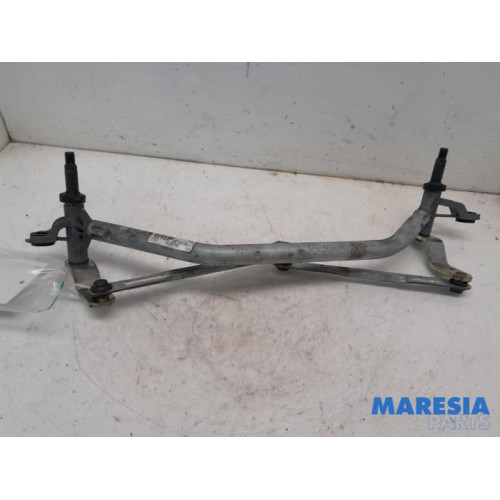 Peugeot - 208 - Wiper mechanism