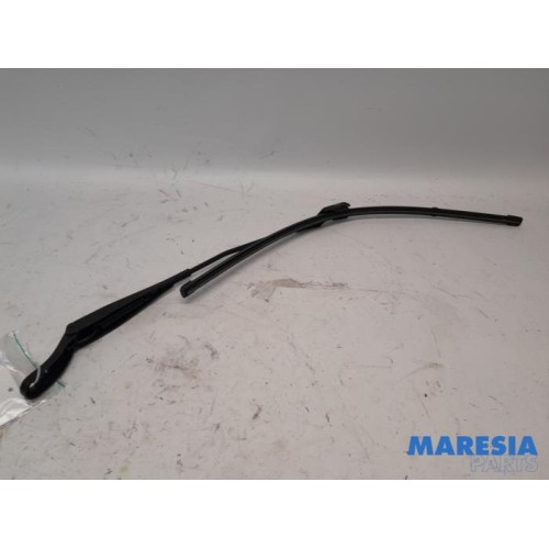 Peugeot - 208 - Front wiper arm