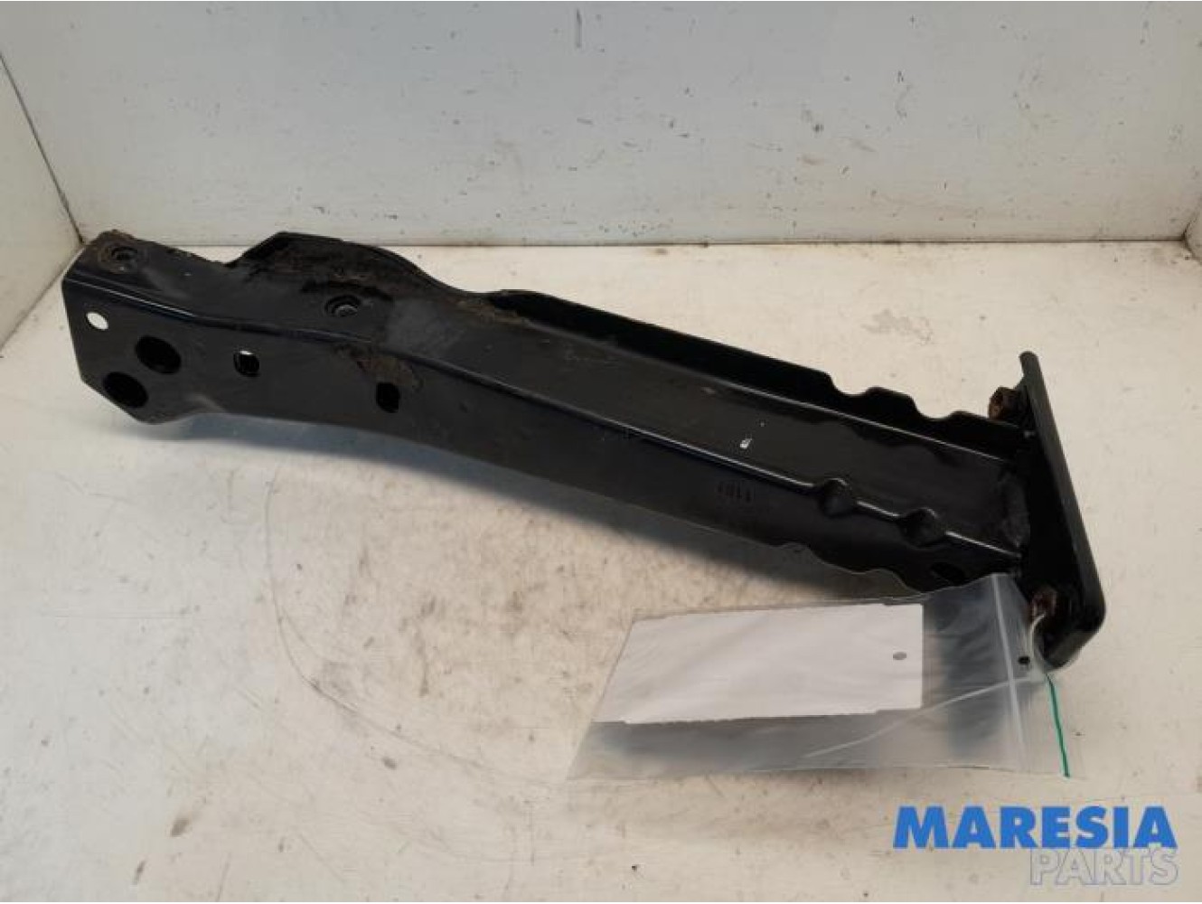 Fiat - 500 - Front wishbone support, left