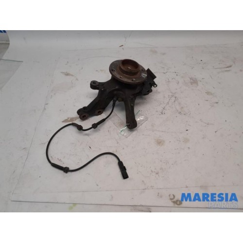 Renault - Captur - Knuckle, front right
