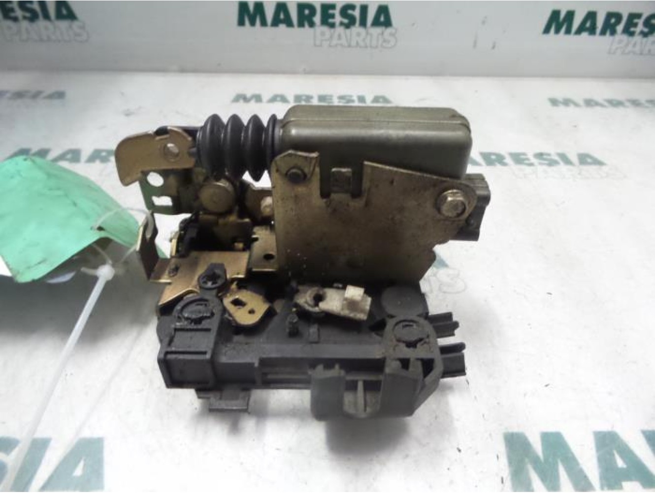 Renault - Megane - Front door lock mechanism 4-door, right