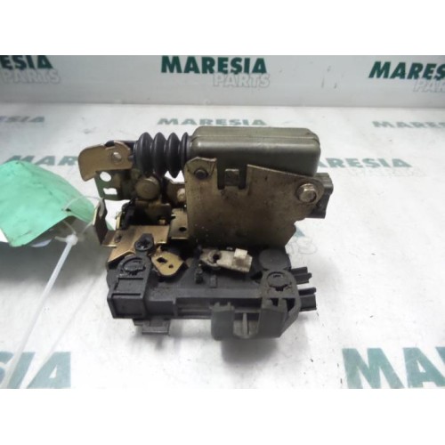 Renault - Megane - Front door lock mechanism 4-door, right