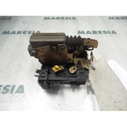 Renault - Megane - Front door lock mechanism 4-door, right