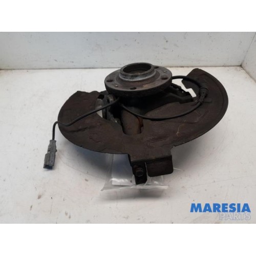 Citroen - C5 - Fusee links-voor