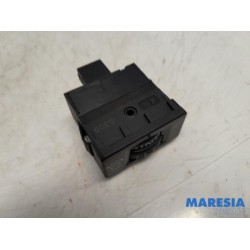 Citroen - C4 Cactus - AIH headlight switch