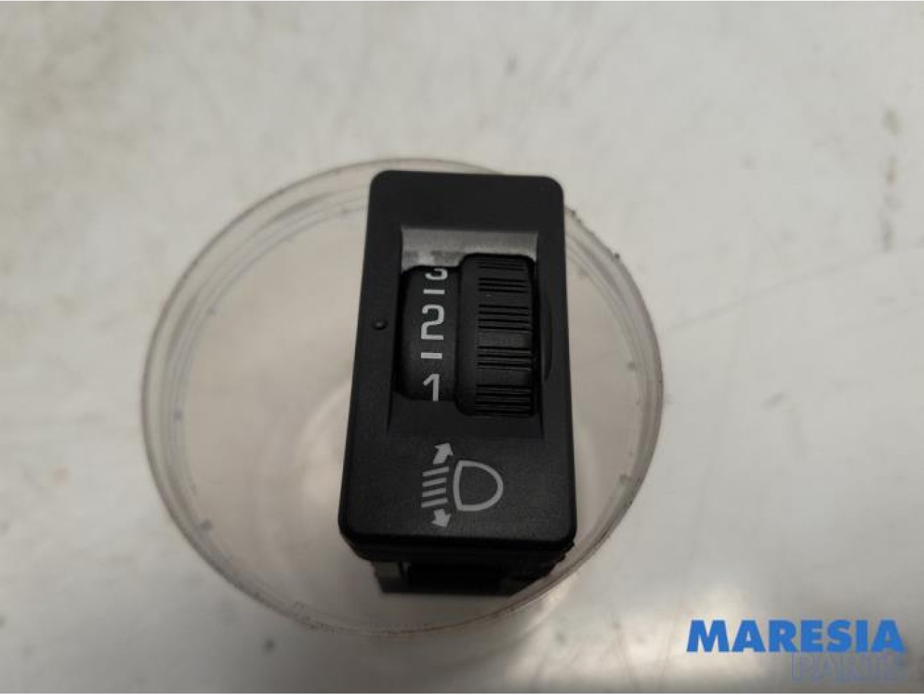 Citroen - C4 Cactus - AIH headlight switch