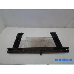 Renault - Clio - Radiator bar