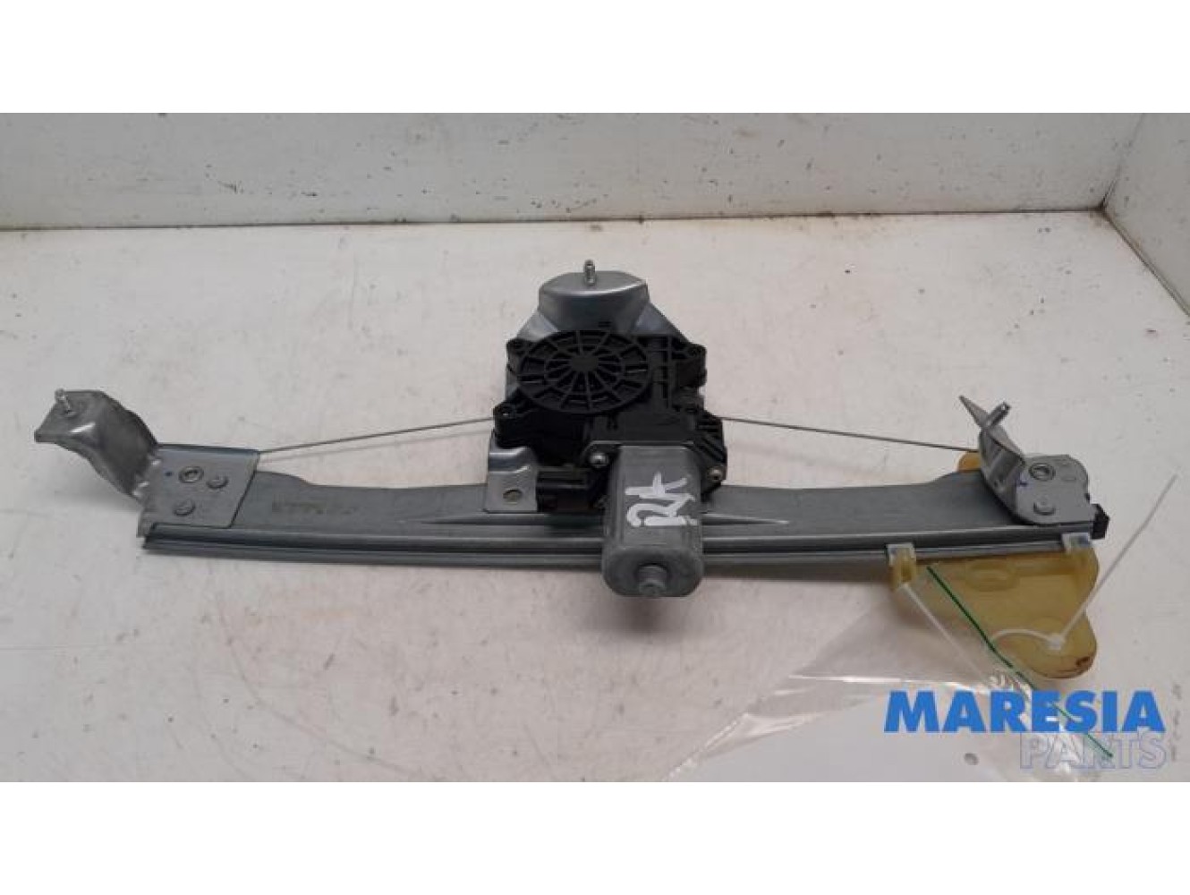 Renault - Captur - Rear door window mechanism 4-door, right