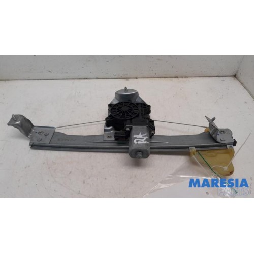 Renault - Captur - Rear door window mechanism 4-door, right
