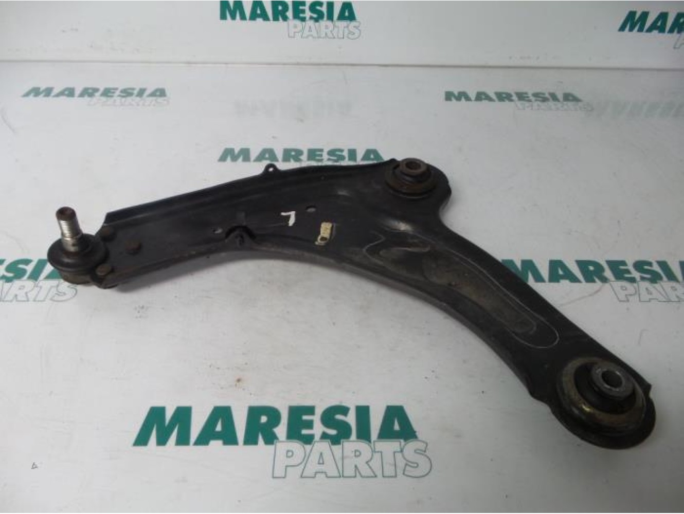 Renault - Laguna - Front lower wishbone, left