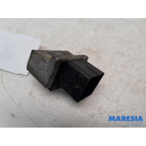 Renault - Trafic - Glow plug relay