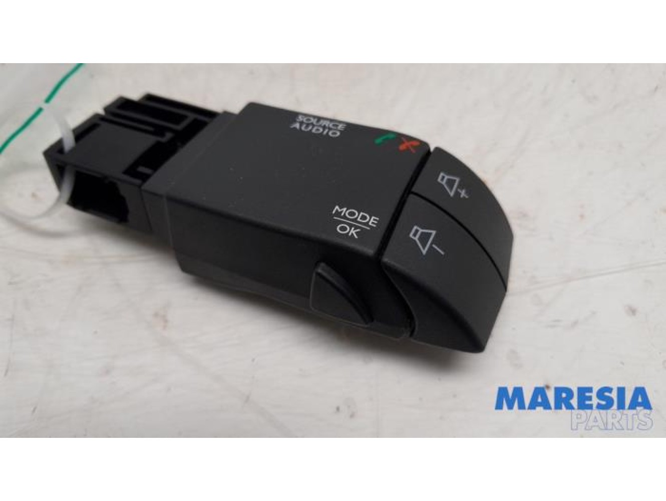 Renault - Captur - Steering wheel mounted radio control