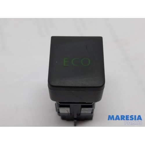Renault - Captur - Switch