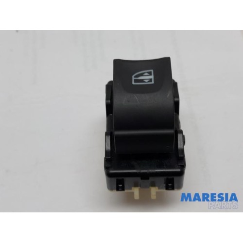 Renault - Captur - Electric window switch