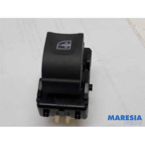 Renault - Captur - Electric window switch