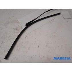 Renault - Captur - Front wiper arm