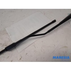 Renault - Captur - Front wiper arm