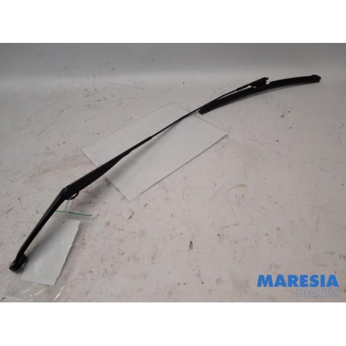 Renault - Captur - Front wiper arm