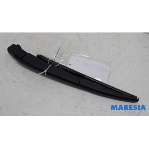 Renault - Captur - Rear wiper arm