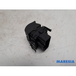Renault - Trafic - Multi-functional window switch