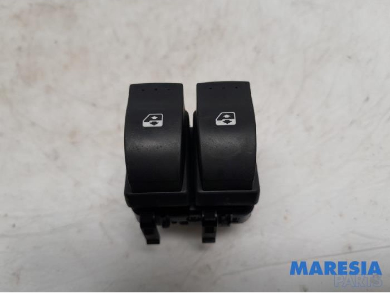 Renault - Trafic - Multi-functional window switch