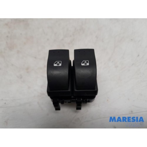Renault - Trafic - Multi-functional window switch