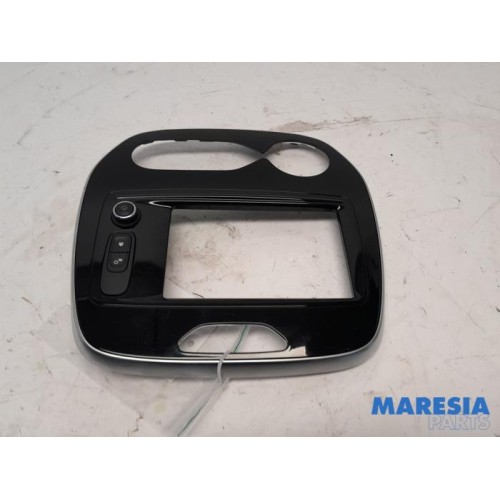Renault - Captur - Radiotrim