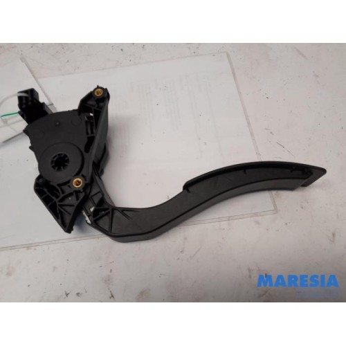 Renault - Captur - Accelerator pedal