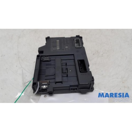 Renault - Captur - Card reader (lock)