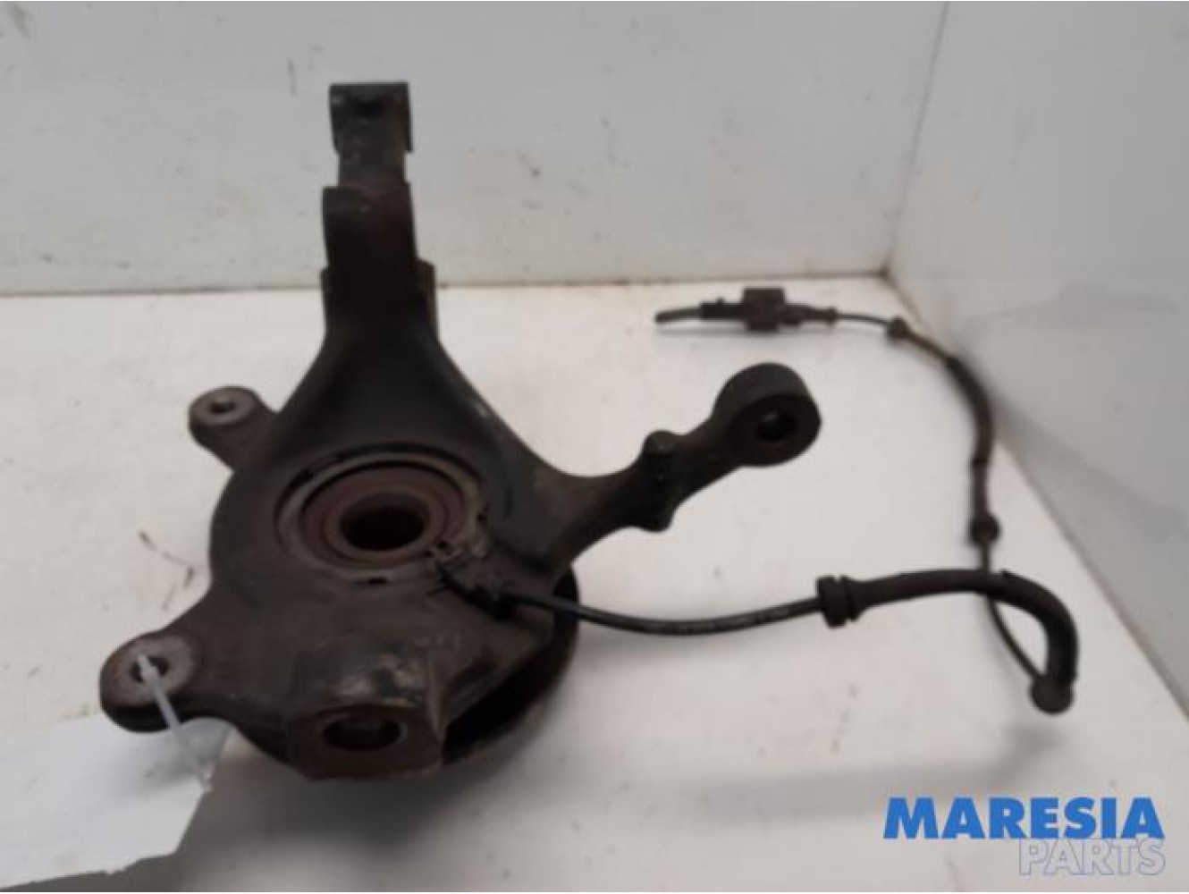 Renault - Trafic - Knuckle, front right