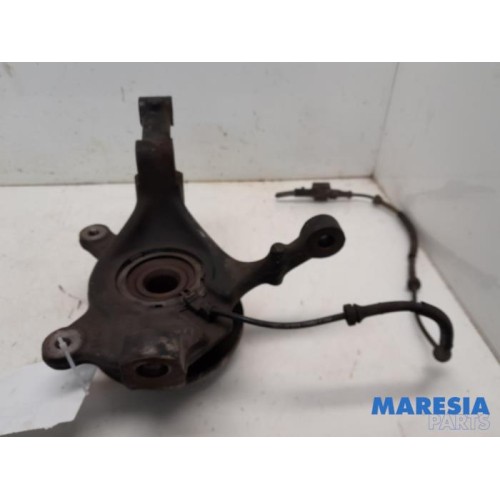 Renault - Trafic - Knuckle, front right