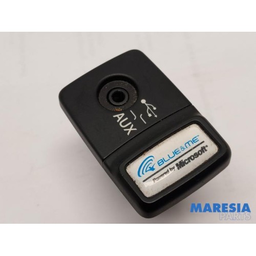 Fiat - Punto - AUX / USB connection