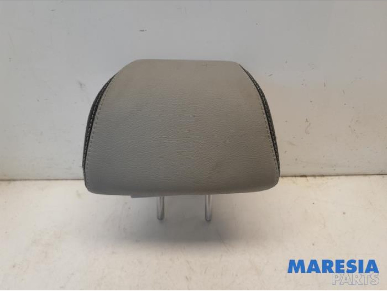 Peugeot - 208 - Headrest