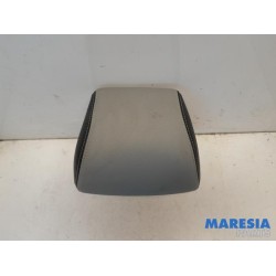 Peugeot - 208 - Headrest