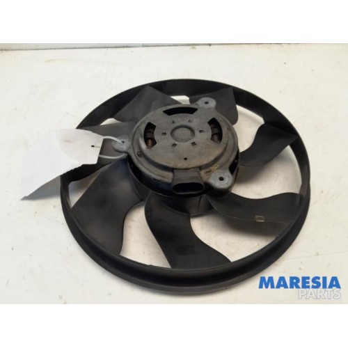 Renault - Trafic - Fan motor
