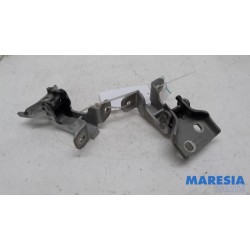 Renault - Trafic - Front door hinge, right