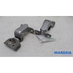 Renault - Trafic - Front door hinge, right