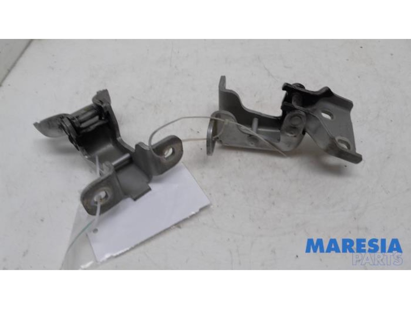 Renault - Trafic - Front door hinge, right