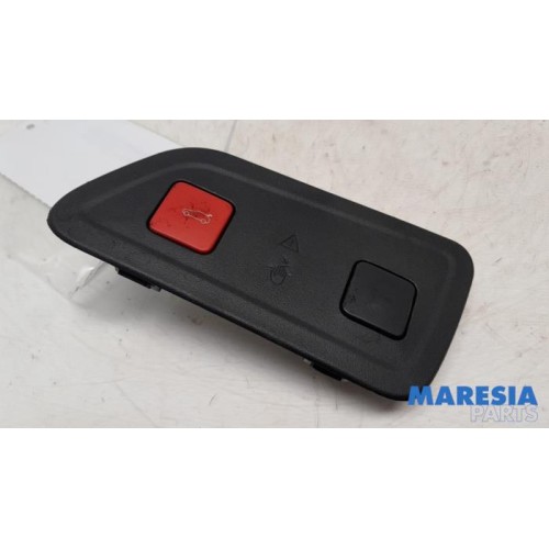 Citroen - C5 Aircross - Tailgate switch