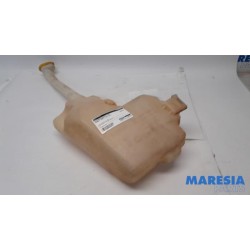Renault - Trafic - Front windscreen washer reservoir