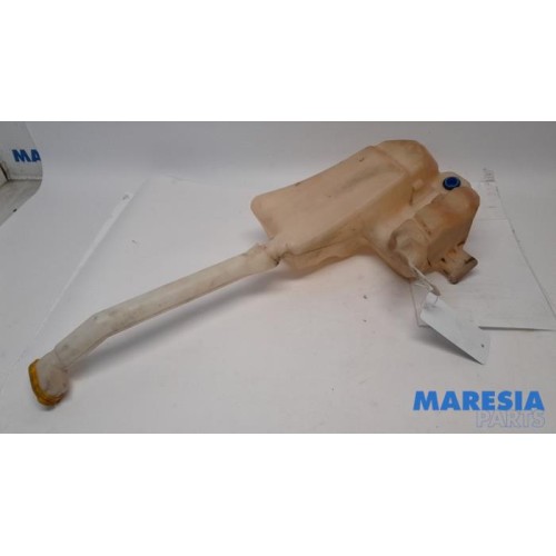 Renault - Trafic - Front windscreen washer reservoir