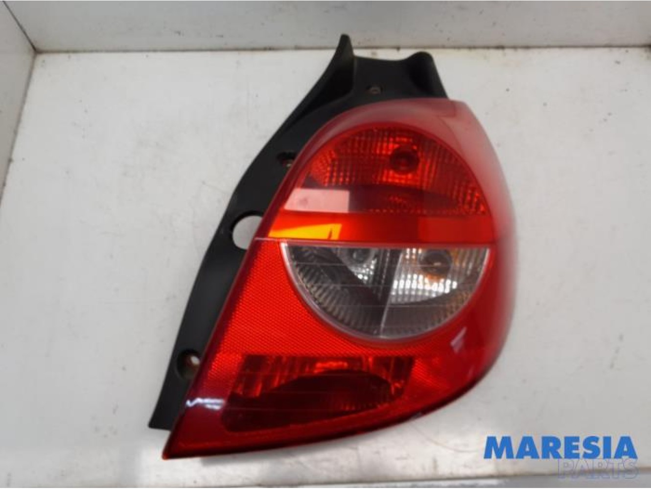 Renault - Clio - Taillight, right